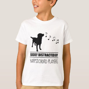 Neuartiger Hund abgelenkt von Cembalspieler T-Shirt