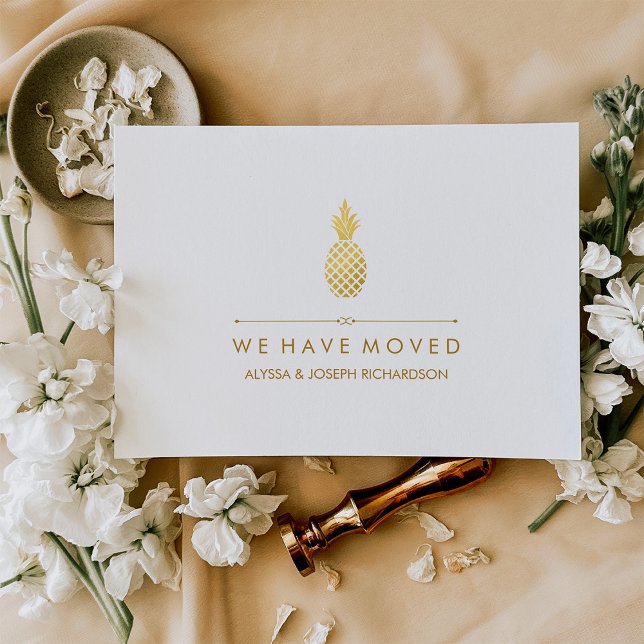 Neue Adresse mit elegantem Gold Ananas Ankündigungspostkarte (Von Creator hochgeladen)