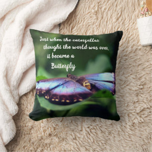 Neue Anfänge Schmetterling Inspiration Zitat  Kissen