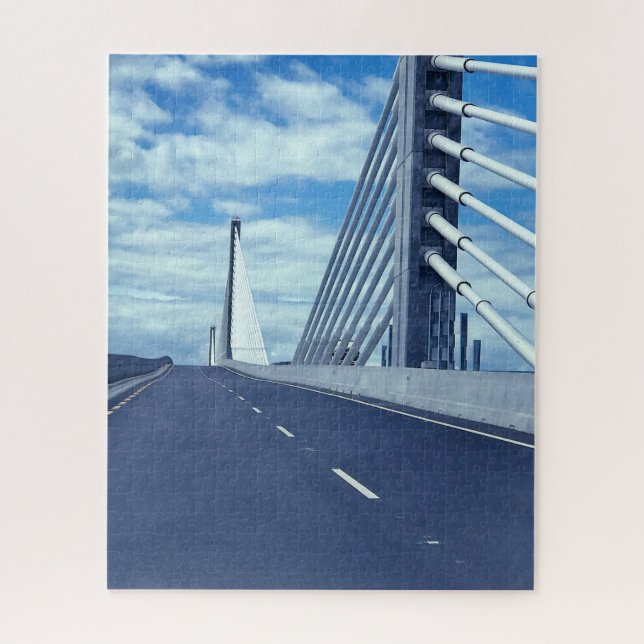 Neue Hängebrücke New Ross Wexford Irland. (Vertikal)