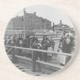 Neue Immigranten, die in Ellis Island New York Untersetzer
