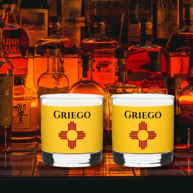 Neue mexikanische Flagge mit Zia-Symbol Whiskyglas (Von Creator hochgeladen)