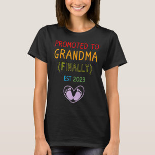 Neue Oma 2023 Lesbische Schwangerschaft Ankündigun T-Shirt