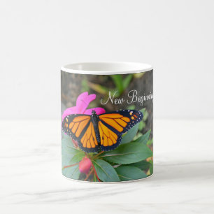 Neue Tasse der Monarchschmetterlinge