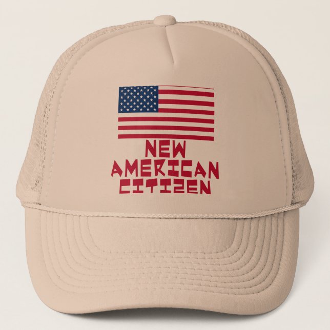 Neuer amerikanischer Staatsbürger mit Truckerkappe (Vorderseite)