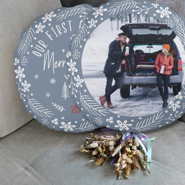 Neuerscheinungen "First Christmas Verheiratet" Zit Rundes Kissen (Von Creator hochgeladen)