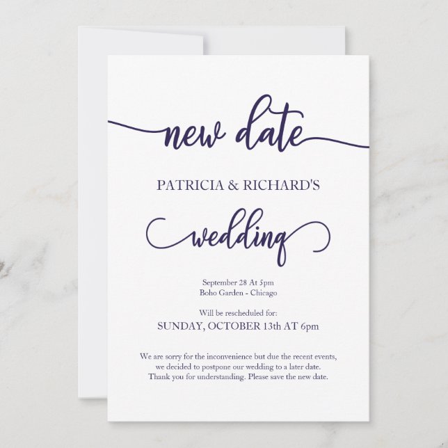 Neues Datum verschoben Hochzeit Navy Blue Script Einladung (Vorderseite)