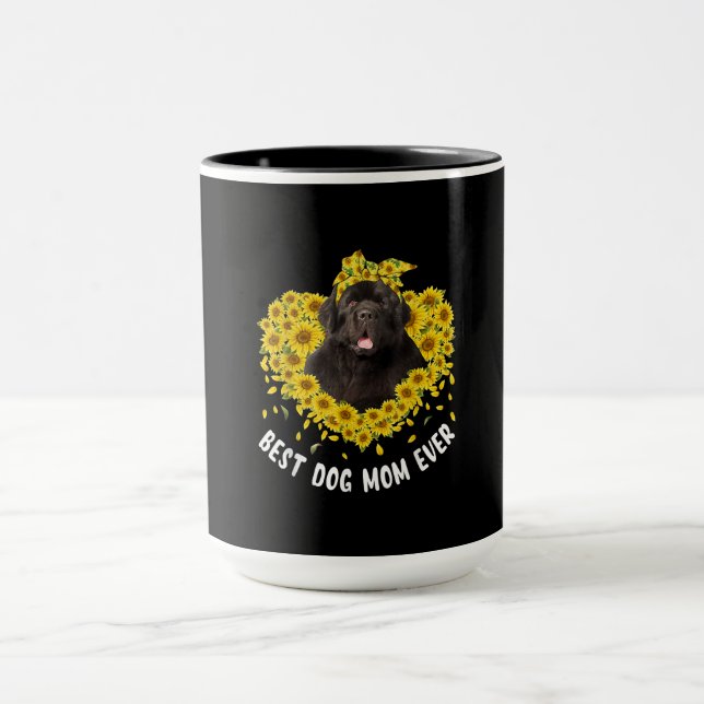 Neufundland Mama liebt | Sonnenblumengeschenk Tasse (Zentrum)