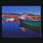 Neufundlandszenen Puzzle<br><div class="desc">Ein paar Fischerboote an einem Wald in Princeton,  Neufundland.</div>