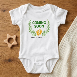 Neugeborenen Füße Kommen Bald   Schwangerschaftsan Baby Strampler