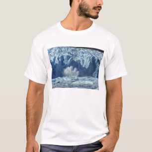 Neugeborener Eisberg platscht in kalte Gewässer T-Shirt