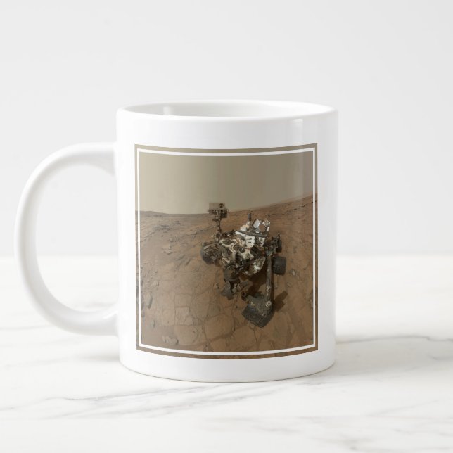 Neugier auf der Oberfläche der Mars. Jumbo-Tasse (Links)