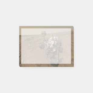 Neugier auf der Oberfläche der Mars. Post-it Klebezettel