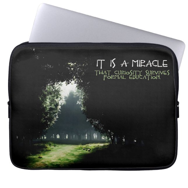 "Neugier" Inspiration Zitat Laptopschutzhülle (Vorderseite)
