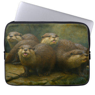 Neugierige Firma - Otter Family on Rocks Laptopschutzhülle