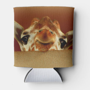 Neugierige Giraffe kann gemütlich Dosenkühler