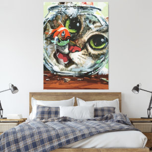 Neugierige Katze und vorsichtiger Goldfisch Leinwanddruck