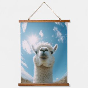 Neugieriger Alpaca unter der Sonne Wandteppich Mit Holzrahmen