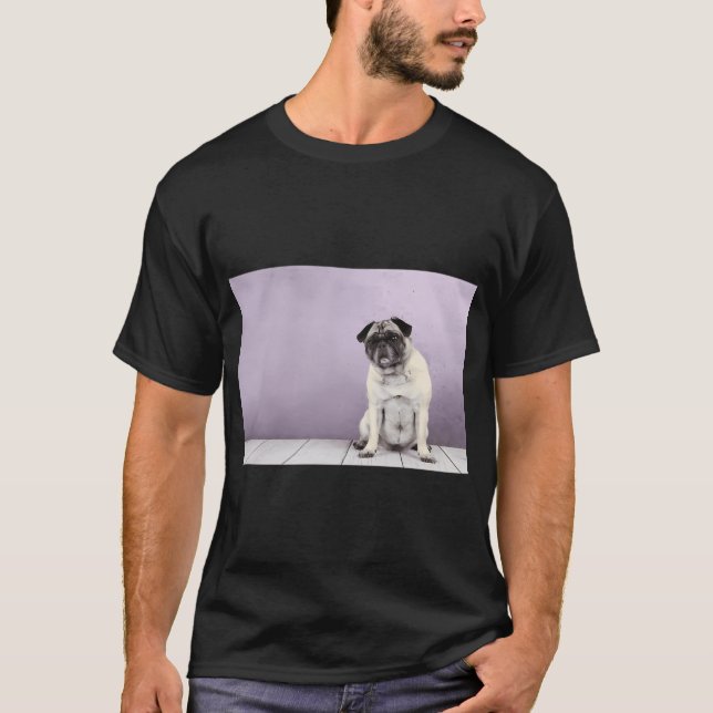Neugieriger Mops T-Shirt (Vorderseite)