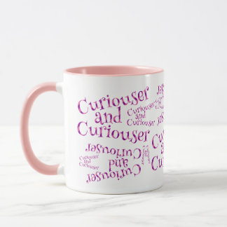 Neugierigeres und neugierigeres Alice im Tasse