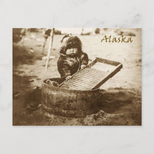 Neugieriges Eskimo-Kind mit Waschbrett Postkarte