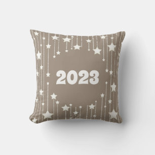 Neujahr 2023: Weißsterne in natürlichen Beige Kissen