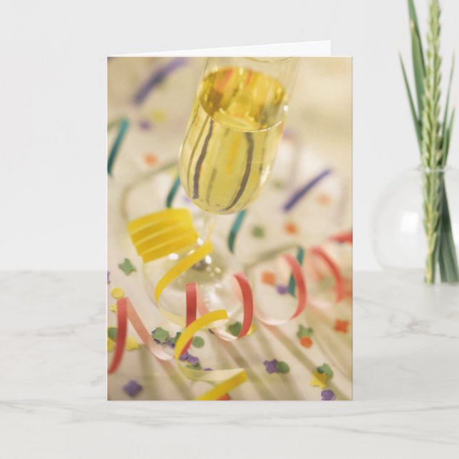 Neujahrskarte Champagner und Confetti Feiertagskarte (Vorderseite)