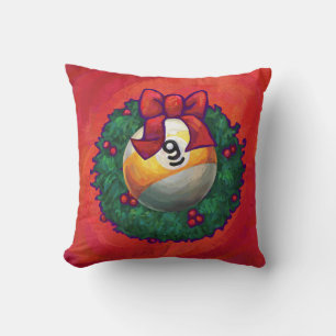 Neun Ball in Weihnachtskranz auf Rot Kissen