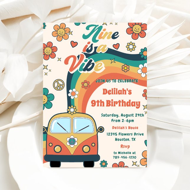 Neun ist ein Vibe Groovy Retro Floral 9. Geburtsta Einladung (Von Creator hochgeladen)