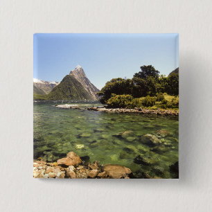 Neuseeland, Mitre Peak und Bowen River mündend Button
