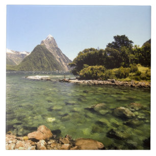 Neuseeland, Mitre Peak und Bowen River mündet Fliese