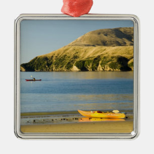 Neuseeland, Südinsel, Marlborough Sounds. 2 Ornament Aus Metall