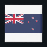 Neuseeländische Flagge Magnet<br><div class="desc">Die Nationalflagge Neuseelands basiert auf dem britischen Blue Ensign - einem blauen Feld mit der Union Jack im Kanton oder in der oberen Ecke - mit vier roten Sternen,  die innerhalb von vier weißen Sternen zentriert sind und die Konstellation des Südkreuzes darstellen</div>