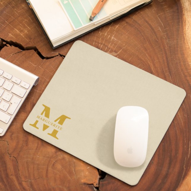 Neutral Beige Gold Monogram Mousepad (Von Creator hochgeladen)