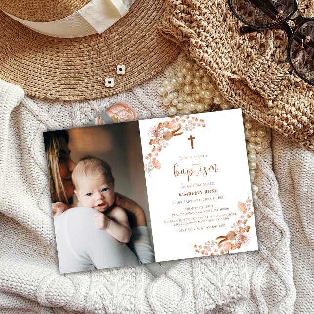 Neutral Boho Wildblume Foto Cross Taufen Einladung (Neutral Boho Wildflower Photo Cross Baptism Invitation)