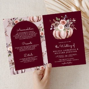 Neutrale Kürbis-Blumen-Hochzeit mit QR-Code in Bur Einladung