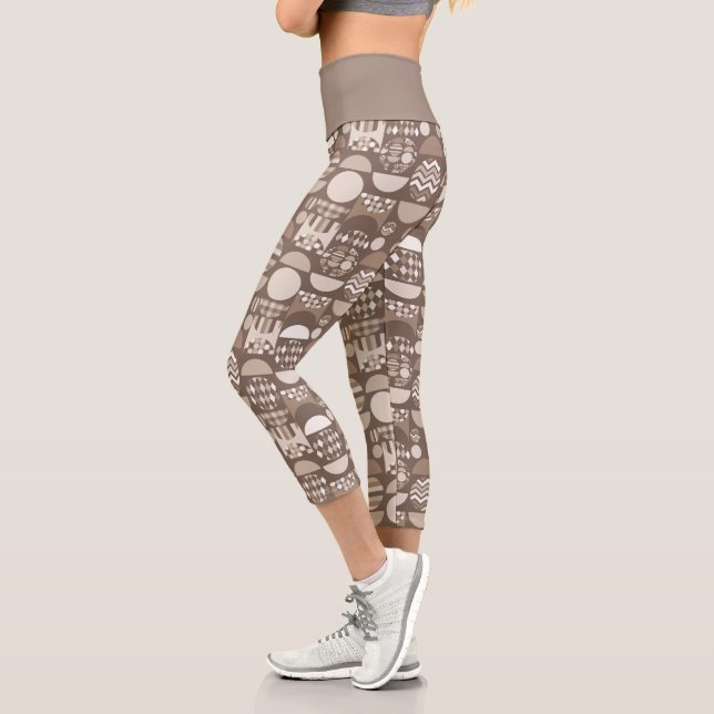 Neutrales Erdbraun Nordisch Skandinavisch  Capri Leggings (Links)