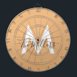 Neutrales Minimalistisches modernes Orangenmonogra Dartscheibe<br><div class="desc">Mit diesem eleganten, minimalistisch neutralen Dartboard mit modernem orangefarbenem Design und anpassbarem Monogramm können Sie Ihr Spielzimmer auf die nächste Ebene bringen. Personalisieren Sie es mit Ihrem Familiennamen für eine einmalige Touch, die Eleganz mit Unterhaltung verbindet. Dieses Dart Board eignet sich ideal für Ansammlungen, gesellige Wettbewerbe oder als personalisiertes Geschenk...</div>