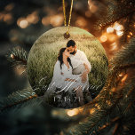 Neuverheiratete Ornament Hochzeitstag Foto<br><div class="desc">"Just Married" Zinnschmuck für frisch gezapfte Weds. Klicken Sie auf "Anpassen",  um Elemente zu verschieben,  Schriftart,  Farbgröße und Position hinzuzufügen oder zu ändern. Sie können auch das graue Datum unter dem Schauspiel als Schlagschatten für die Lesbarkeit entfernen.</div>