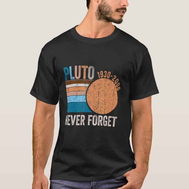 Never Forget Pluto Retro Style Space Science Astro T-Shirt (Vorderseite)