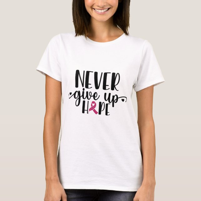 Never Give Up Hope. Breast Cancer . T-Shirt (Vorderseite)
