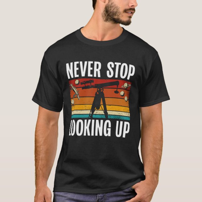Never Stop Looking Up Space Science Solar System T-Shirt (Vorderseite)