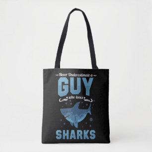 Never Underestimate A Guy Who Loves Sharks T Shirt Tasche