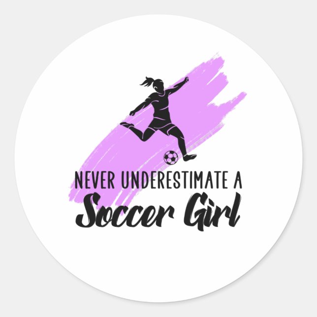 never underestimate a soccer girl runder aufkleber (Vorderseite)
