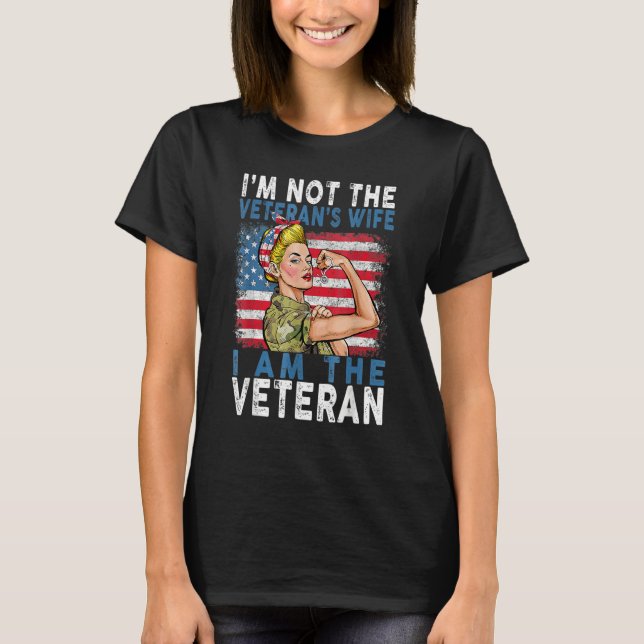 Never Underestimate A Woman With DD-214 Proud US V T-Shirt (Vorderseite)