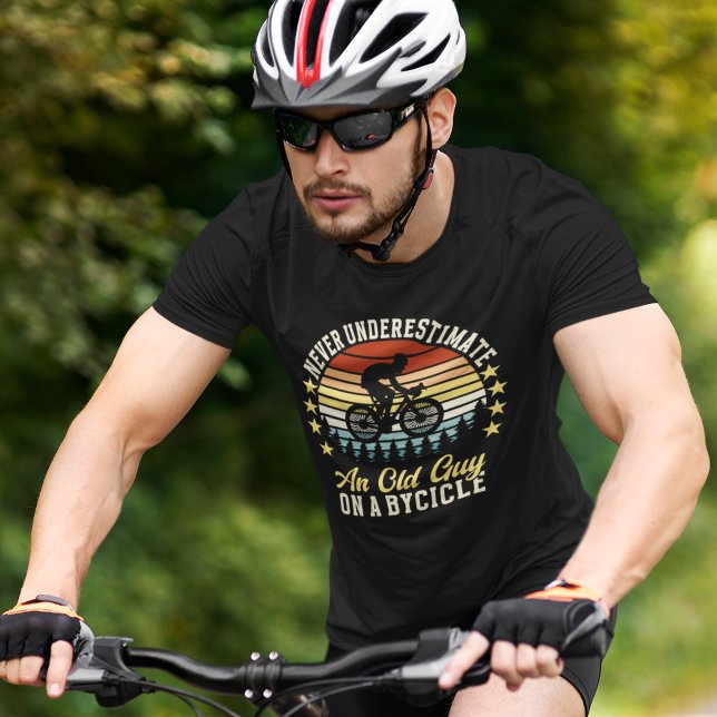 Never Underestimate an old guy on a Bicycle Fun T-Shirt (Von Creator hochgeladen)