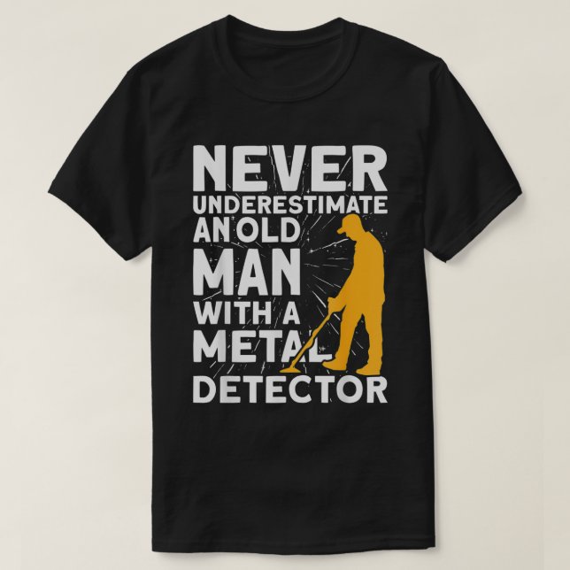 Never underestimate an old Man Metal Detecting  T-Shirt (Design vorne)