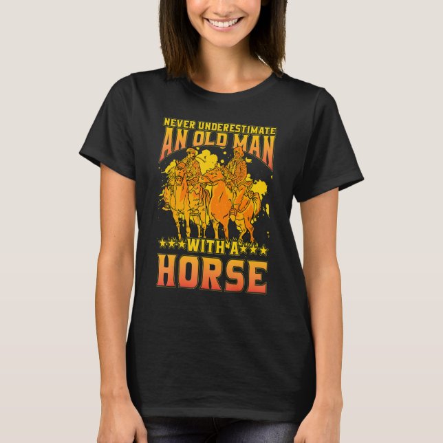 Never underestimate an old man with a Horse Funny  T-Shirt (Vorderseite)