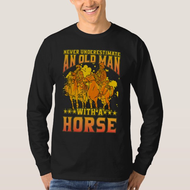 Never underestimate an old man with a Horse Funny  T-Shirt (Vorderseite)