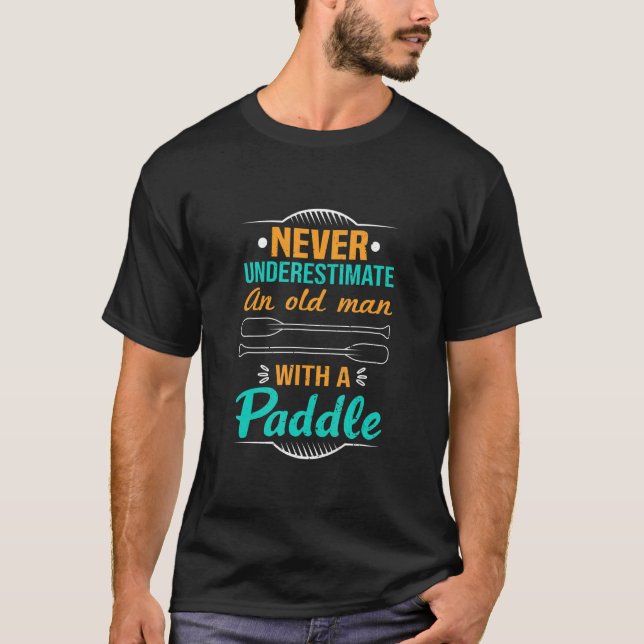 Never Underestimate An Old Man With A Paddle Kayak T-Shirt (Vorderseite)